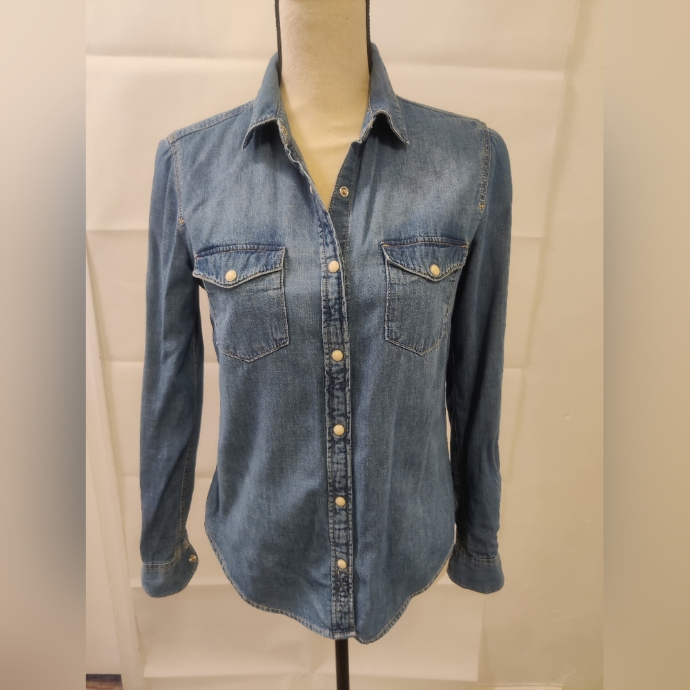H&M women's denim shirt. Size 6